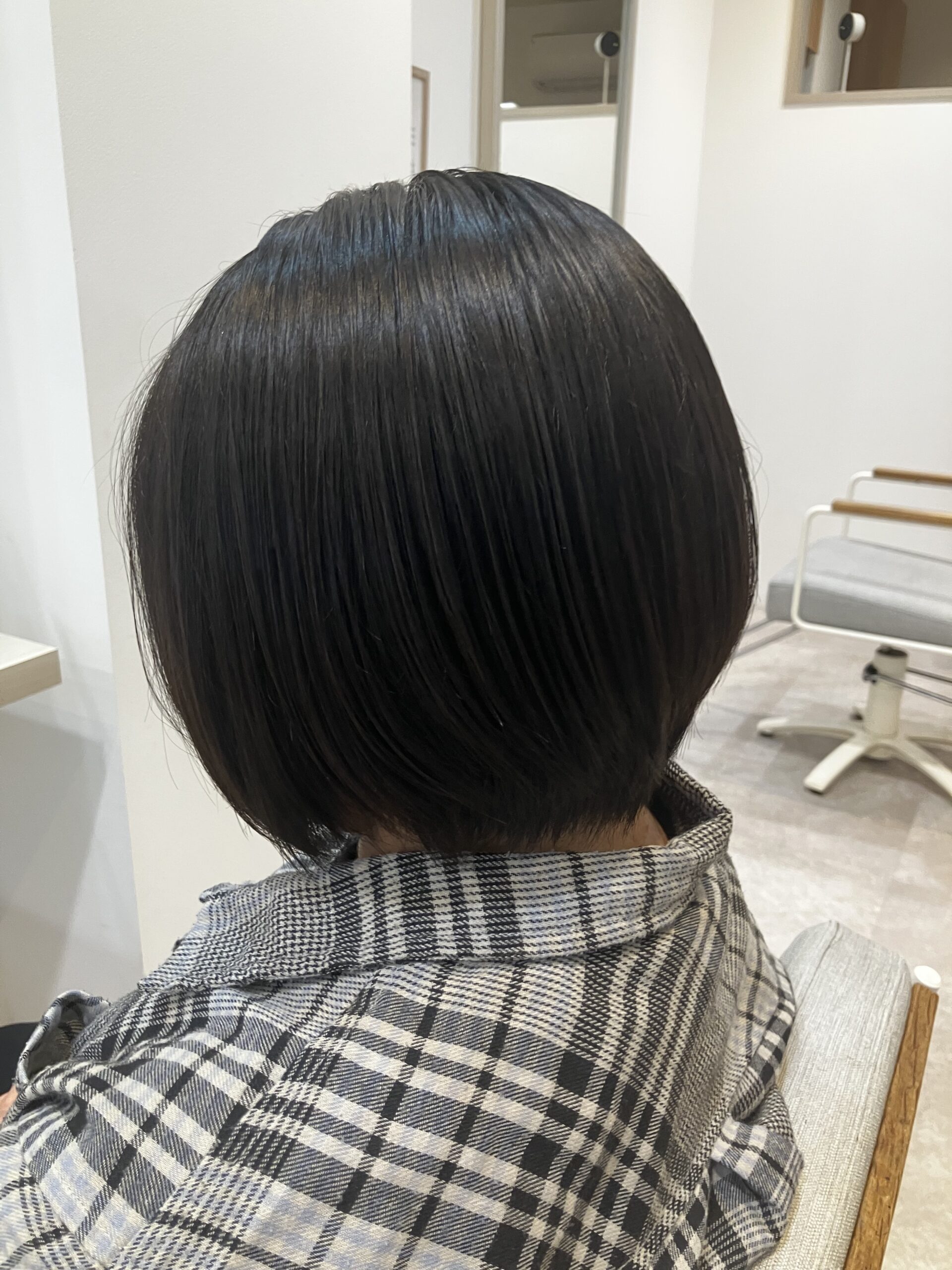 襟の高い服が増えてくる季節ですね 狭山市柏原美容室warawa(わらわ)